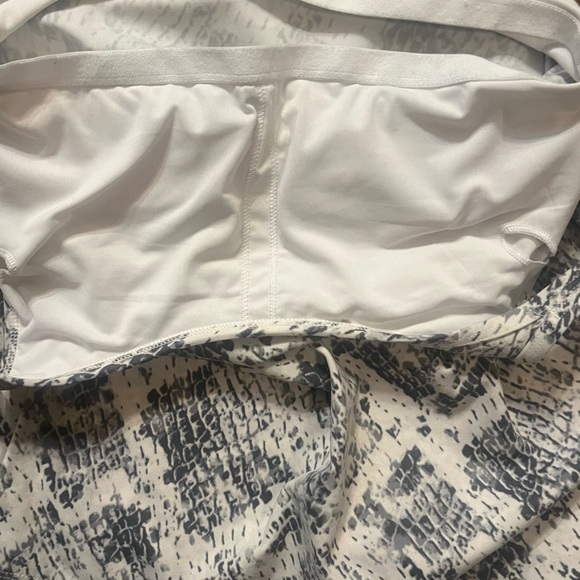 VS Pink Strappy Workout Top with Shelf Bra size M - Picture 10 of 10